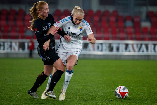 Växjö DFFs Tilde Johansson och Djurgårdens Stinalisa