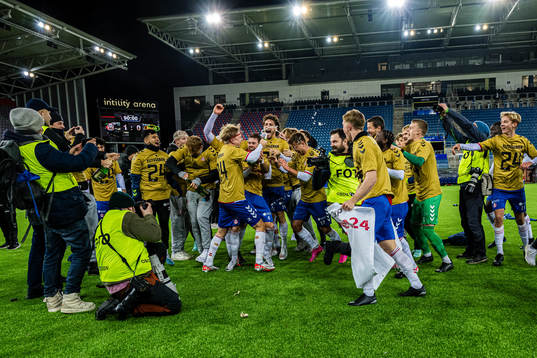 Players of KFUM celebrates promotion to the Eliteserien