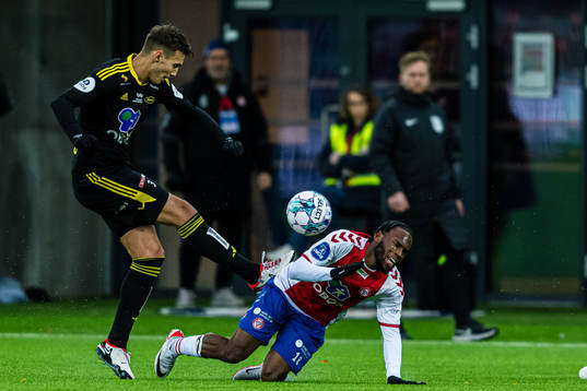 Fredrik Flo of Skeid and Obilor Denzel Okeke of KFUM