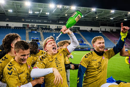 Players of KFUM celebrates