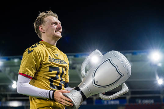 Robin Gravli Rasch of KFUM celebrates promotion to the