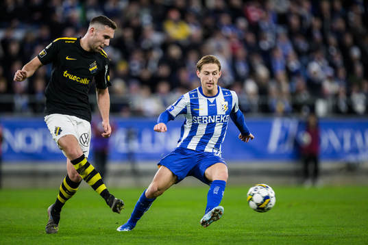 AIKs Benjamin Tiedemann Hansen och IFK Göteborgs Arbnor