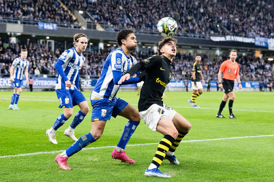 IFK Göteborgs Thomas Santos och AIKs Taha Ayari