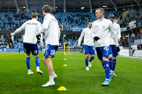 IFK Göteborgs Sebastian Ohlsson värmer upp innan