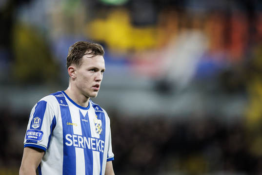 IFK Göteborgs Adam Carlén nder fotbollsmatchen i