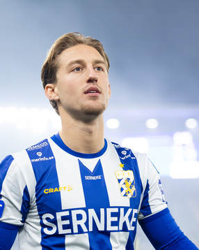 IFK Göteborgs Arbnor Mucolli innan  fotbollsmatchen i