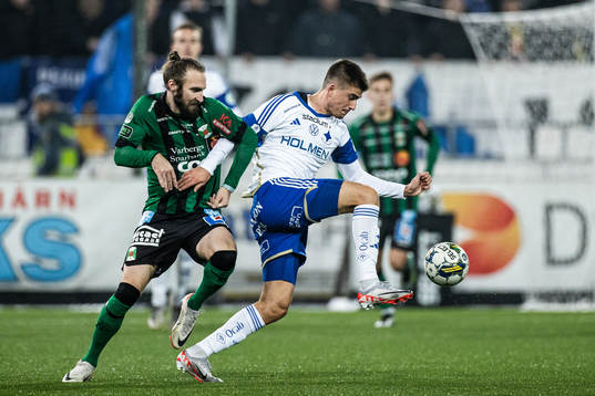 Varbergs Oskar Sverrisson och IFK Norrköpings Carl Björk