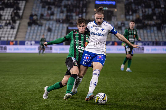 Varbergs Victor Karlsson och IFK Norrköpings Kevin Höög