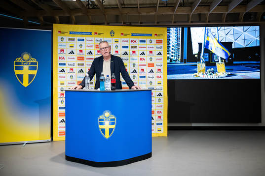Bläddra bland fler bilder av Fotboll, UEFA Euro Qualifier, Sweden, Press conference