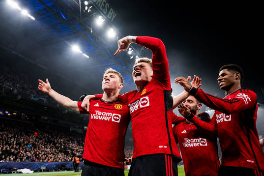 Rasmus Højlund and Scott McTominay of Manchester United