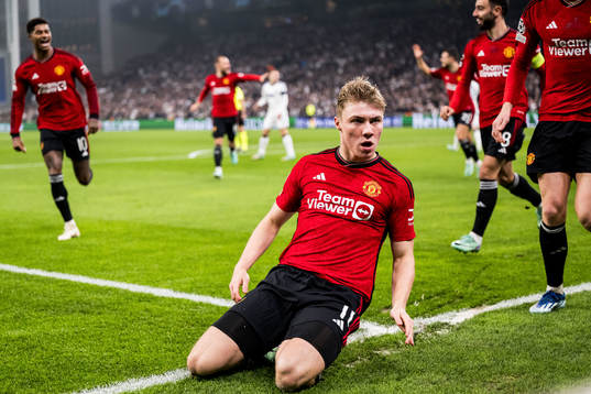 Rasmus Højlund of Manchester United celebrates