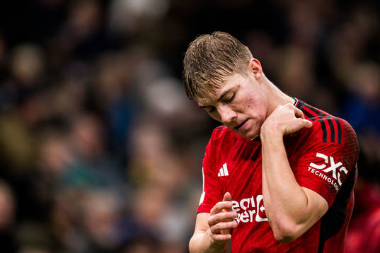 Rasmus Højlund of Manchester United looks dejected
