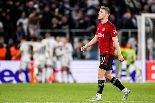 Rasmus Højlund of Manchester United looks dejected