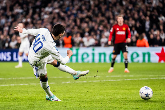 Roony Bardghji of FC Copenhagen scores the 4-3 goal