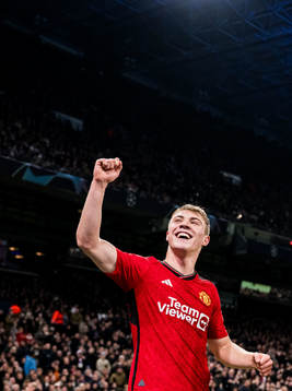Rasmus Højlund of Manchester United celebrates