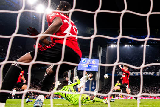 Viktor Claesson of FC Copenhagen with a shoot against