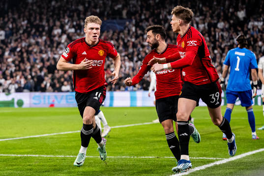 Rasmus Højlund of Manchester United celebrates