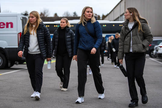 Goaltender Ebba Svensson Träff, Elin Svensson and Linnéa