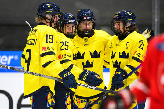 Lina Ljungblom of Sweden celebrates with teammates