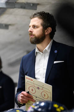 Head coach Ulf Lundberg of Sweden