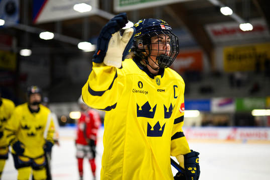 Anna Kjellbin of Sweden celebrates