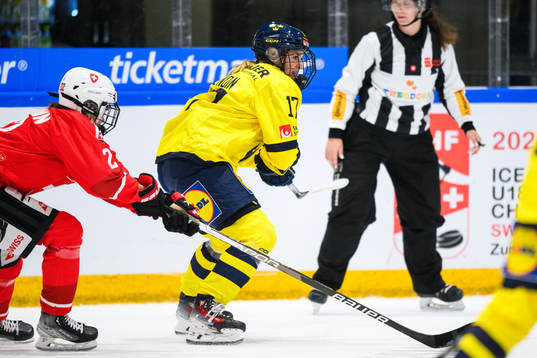 Sinja Leemann of Switzerland and Sofie Lundin of Sweden
