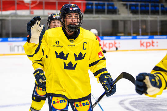 Anna Kjellbin of Sweden celebrates
