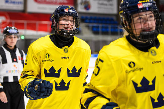 Linnéa Andersson of Sweden celebrates