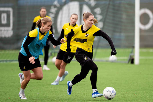 Bläddra bland fler bilder av Fotboll, Damallsvenskan, Häcken, Träning 