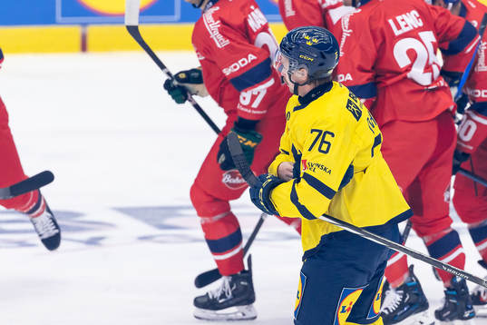 Jonathan Dahlén of Sweden looks dejected