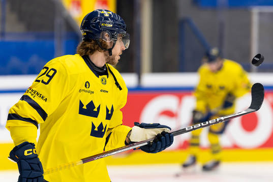 Mario Kempe of Sweden