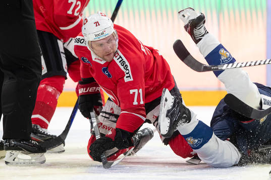 Tanner Richard #71, SUI, Hannes Björninen #24, FIN