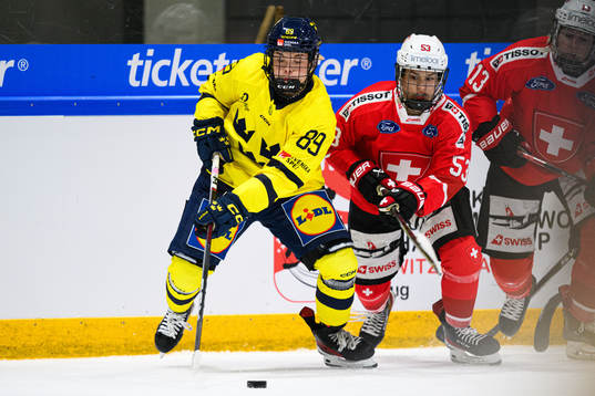 Nicole Hall of Sweden and Vanessa Schaefer of Switzerland