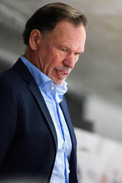 Head coach Colin Muller of Switzerland