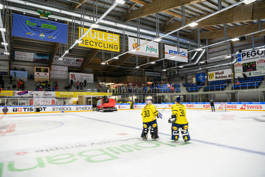 Goaltender Ebba Svensson Träff and goaltender Ida Boman of