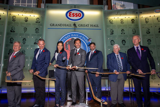 Henrik Lundqvist (centre) along with his fellow inductees