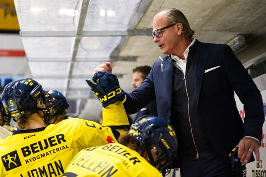 Assistant coach Andreas Spångberg of Sweden