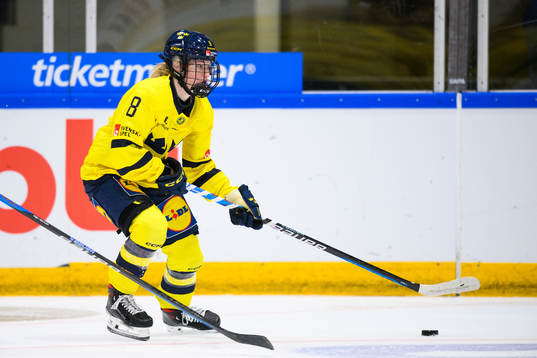 Alessia Baechler of Switzerland and Hilda Svensson of Sweden