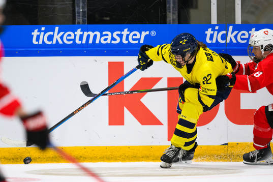 Wilma Sundin of Sweden and Zoe Merz of Switzerland
