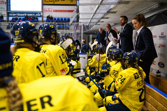 Team Sweden takes a timeout