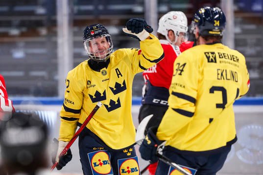 Bläddra bland fler bilder av Ice Hockey, Karjala Tournament, Sweden - Switzerland