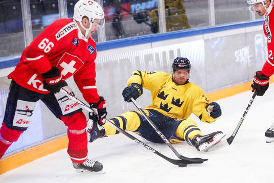 Valentin Nussbaumer of Switzerland and Oscar Lindberg of