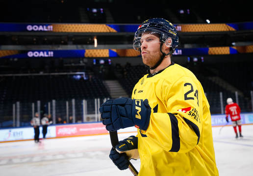 Oscar Lindberg of Sweden celebrates