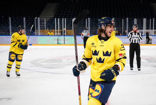 Mario Kempe of Sweden
