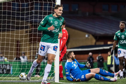 Brages Pontus Rödin jublar