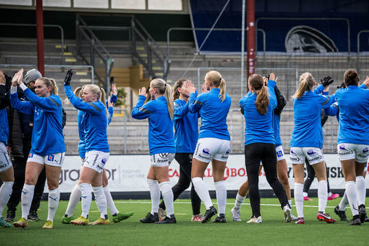Kalmars spelare fotbollsmatchen i Damallsvenskan mellan FC