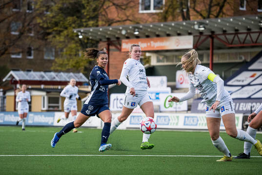 FC Rosengårds Mikaela Stojanovska och Kalmars Nova