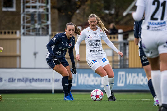 FC Rosengårds Athinna Persson Lundgren och Kalmars Moa