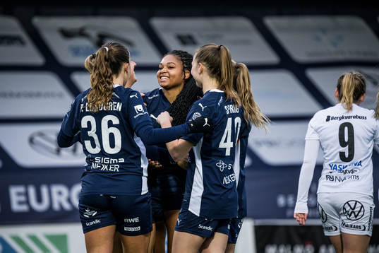 FC Rosengårds Isabella Obaze jublar