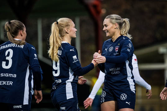 FC Rosengårds Gudrun Arnardottir, Emilia Larsson och Emma